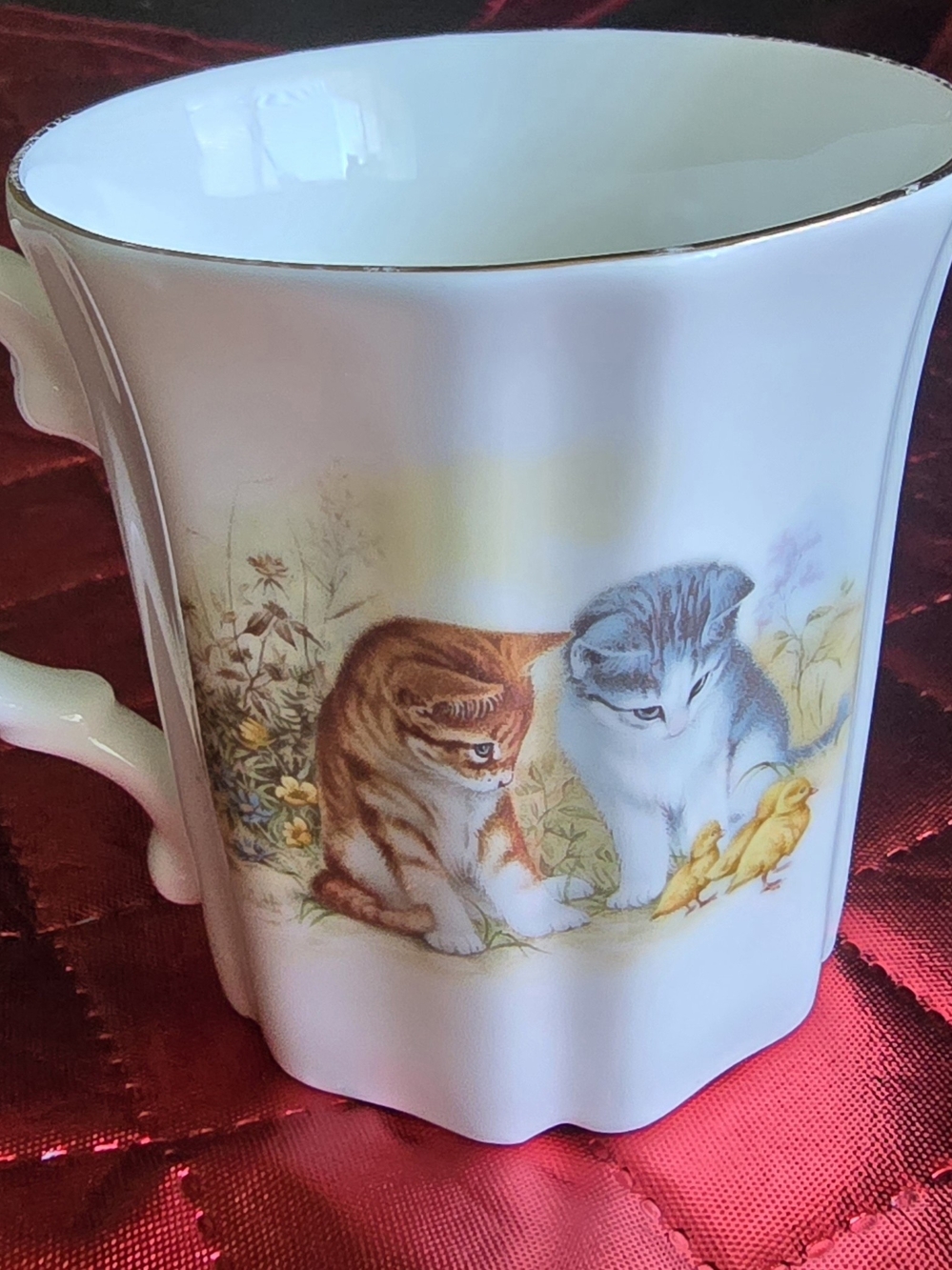 Porcelain Cat & Chick Decorative Mug - White with Gold Trim